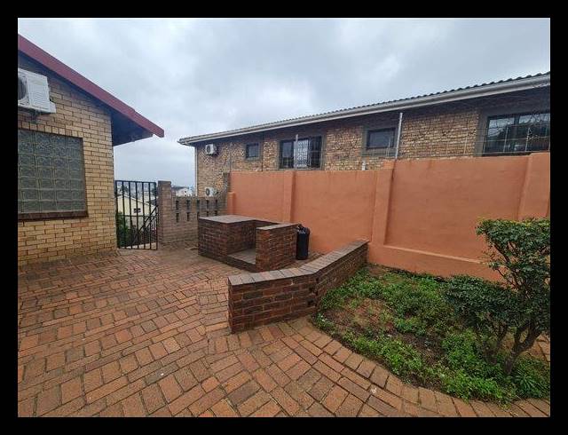 5 BEDROOM HOUSE FOR SALE IN OVERPORT